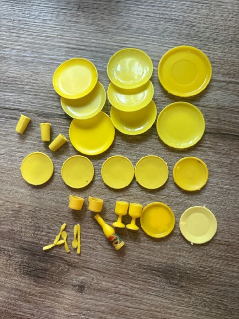 Vintage Barbie Doll Dream House Kitchen Yellow Dishes Lot 1980’s Cups Plates